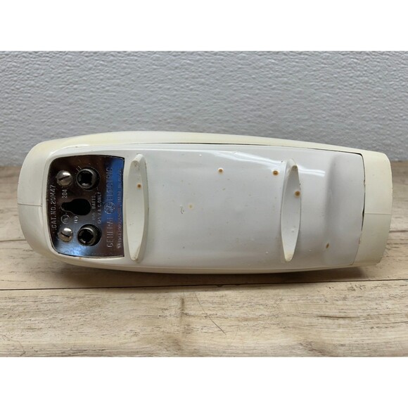 Vintage 1960s General Electric Portable 3 Speed Hand Electric Mixer Model 20M47 - Picture 13 of 16